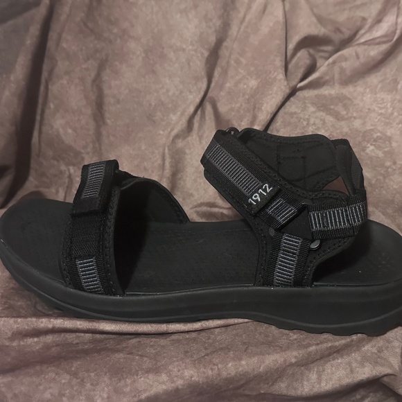 Men’s size 13 sandal new main image 2